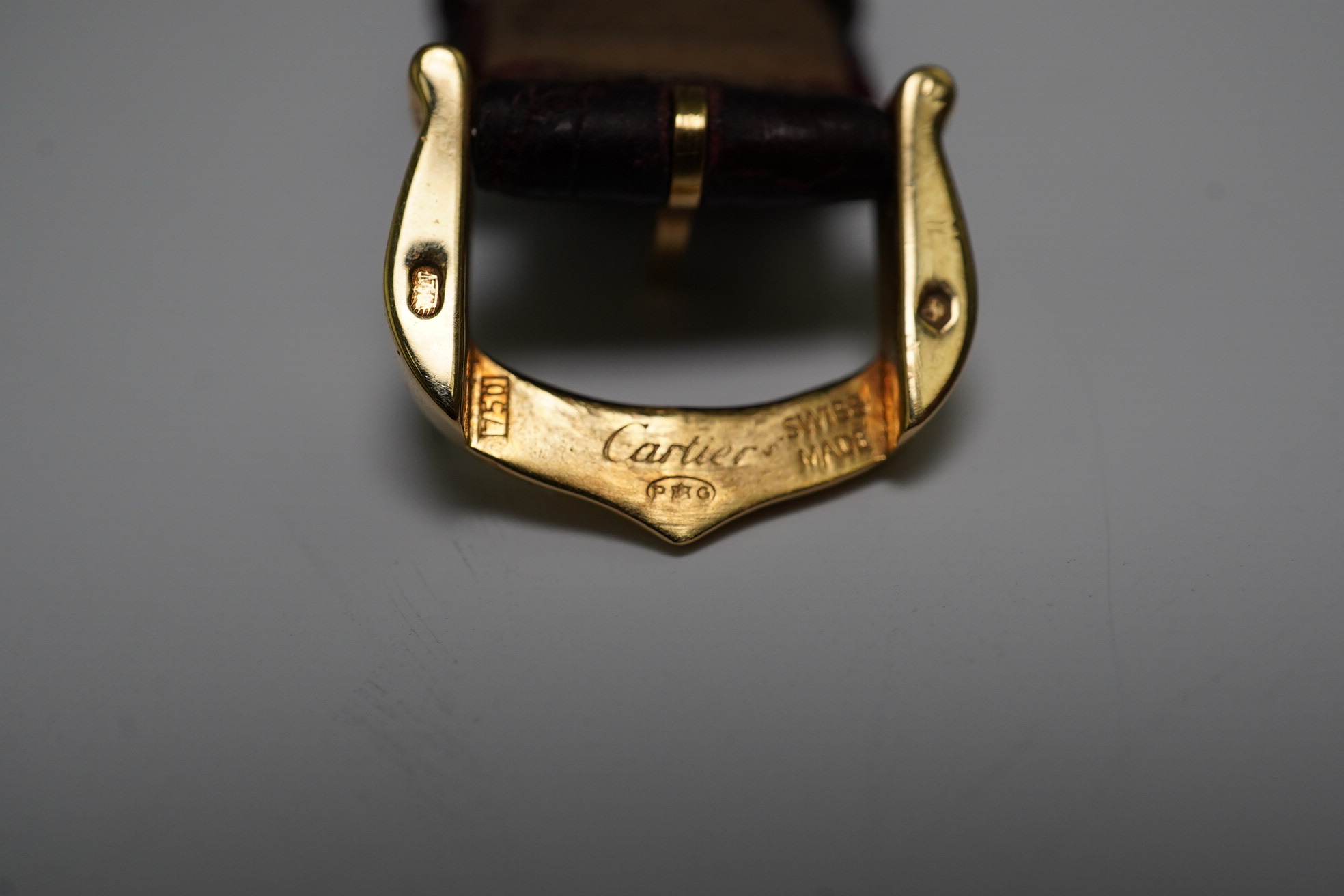 A lady's 2000 18ct gold Cartier Baignoire quartz wrist watch, on a Cartier leather strap